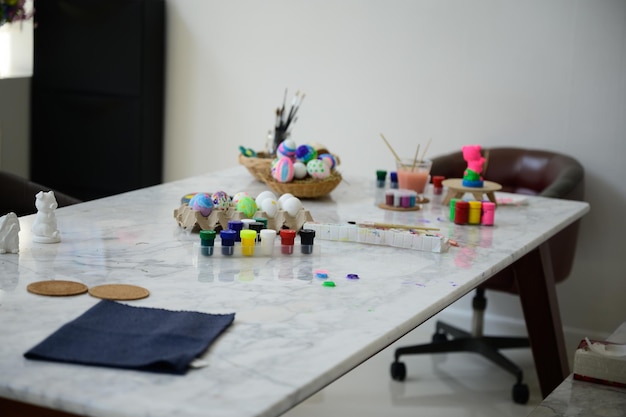 atelier s nástrojmi na výšivku